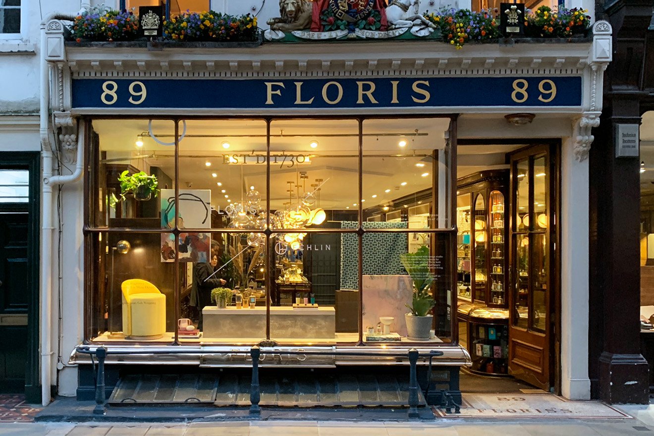 من هو صانع عطور الملكة اليزابيث؟