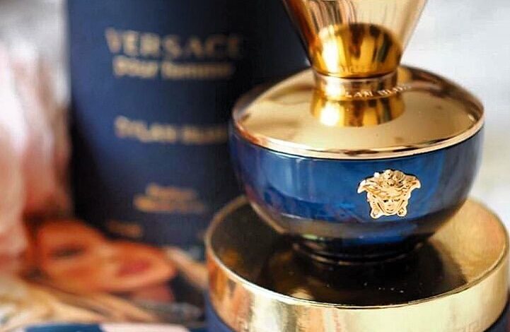 عطر بور فيم ديلين بلو Versace Pour Femme Dylan Blue من فيرساتشي لامرأة واثقة من نفسها وتعرف قوتها الخاصة