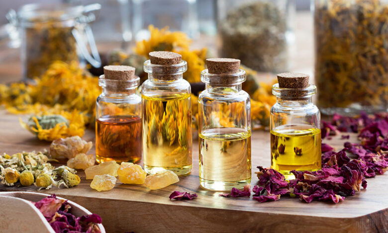 الفرق بين الزيوت الأساسية والمطلقة في صناعة العطور؟ Differences between essential oils and absolutes (essence)