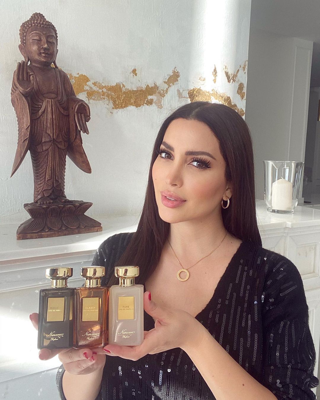 عطور نسرين طافش بملامح راقية وجذابة