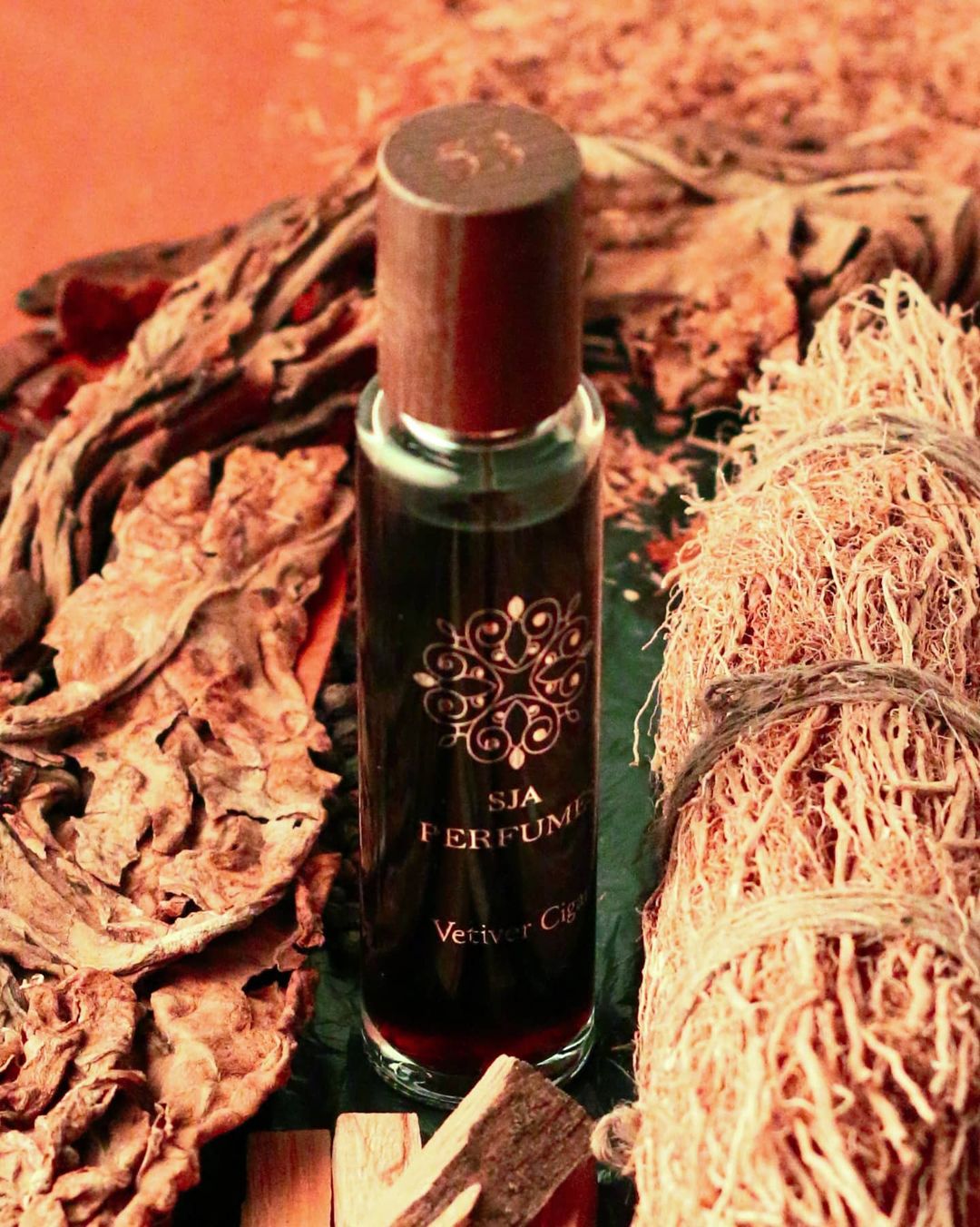 عطر فيتيفر سيجار لمصممة الإمارات الأولى شذى الزعابي