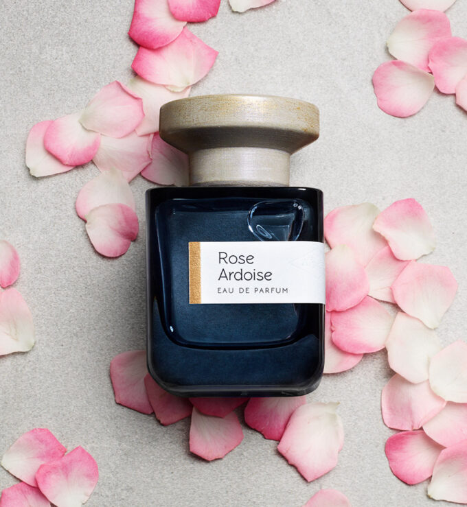 عطر Rose Ardoise Atelier Materi من أتيليه ماتيري