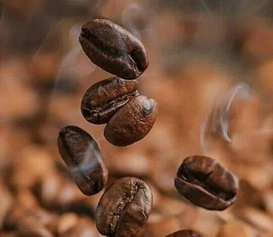 هل القهوة مفيدة عند شم العديد من العطور؟