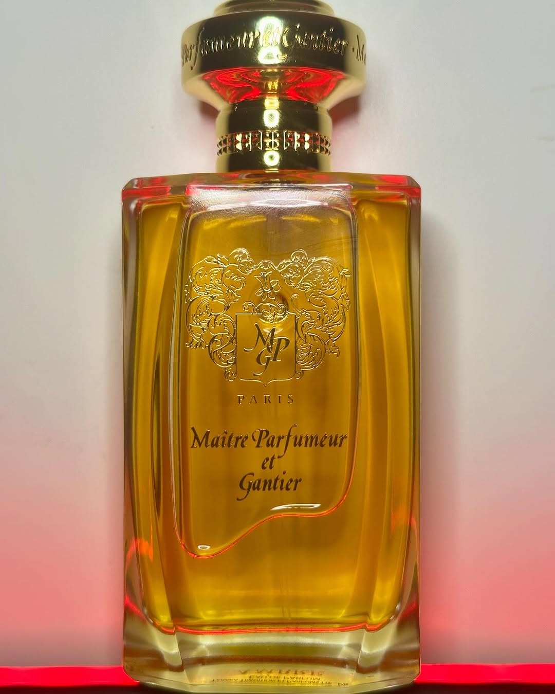 عطر Ambre Precieux Maitre Parfumeur et Gantier من متري بيرفيومر إيجانتييه